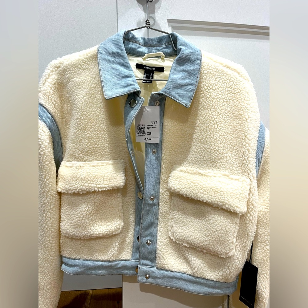 Women’s Forever 21 NEW Faux Shearling Button-Up Jacket XS